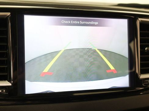 Used 2023 Chrysler Pacifica Touring-L FWD image 51