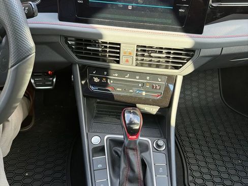 Used 2025 Volkswagen Jetta GLI Autobahn image 21