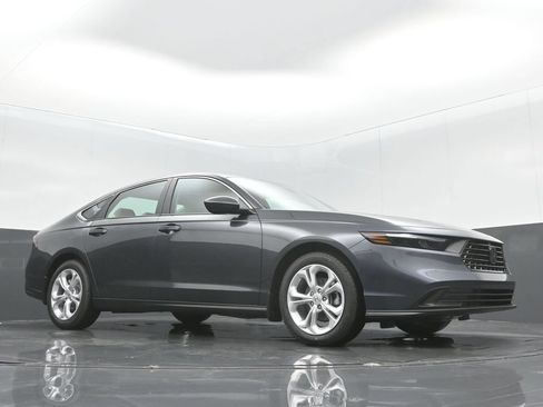Used 2025 Honda Accord LX image 9