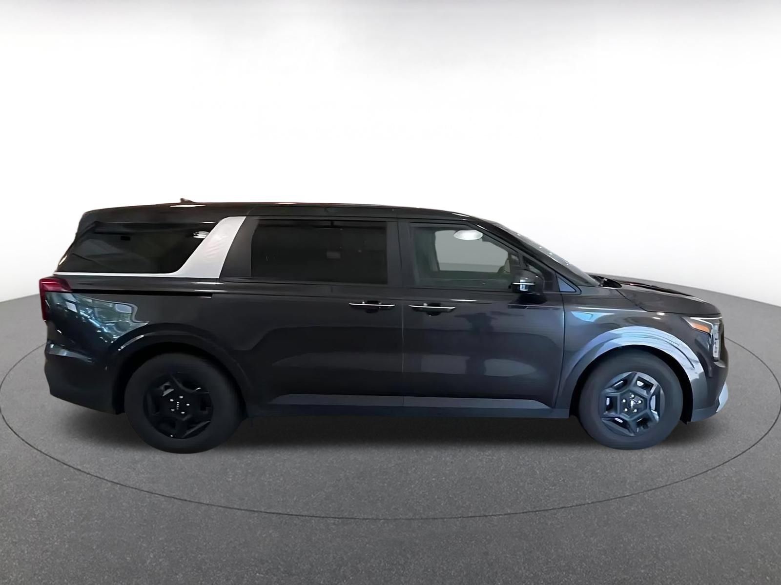 Used 2026 Kia Carnival FWD image 15