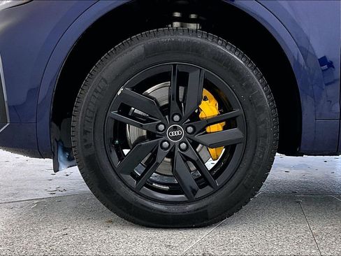 Used 2022 Audi Q5 2.0T Premium image 11