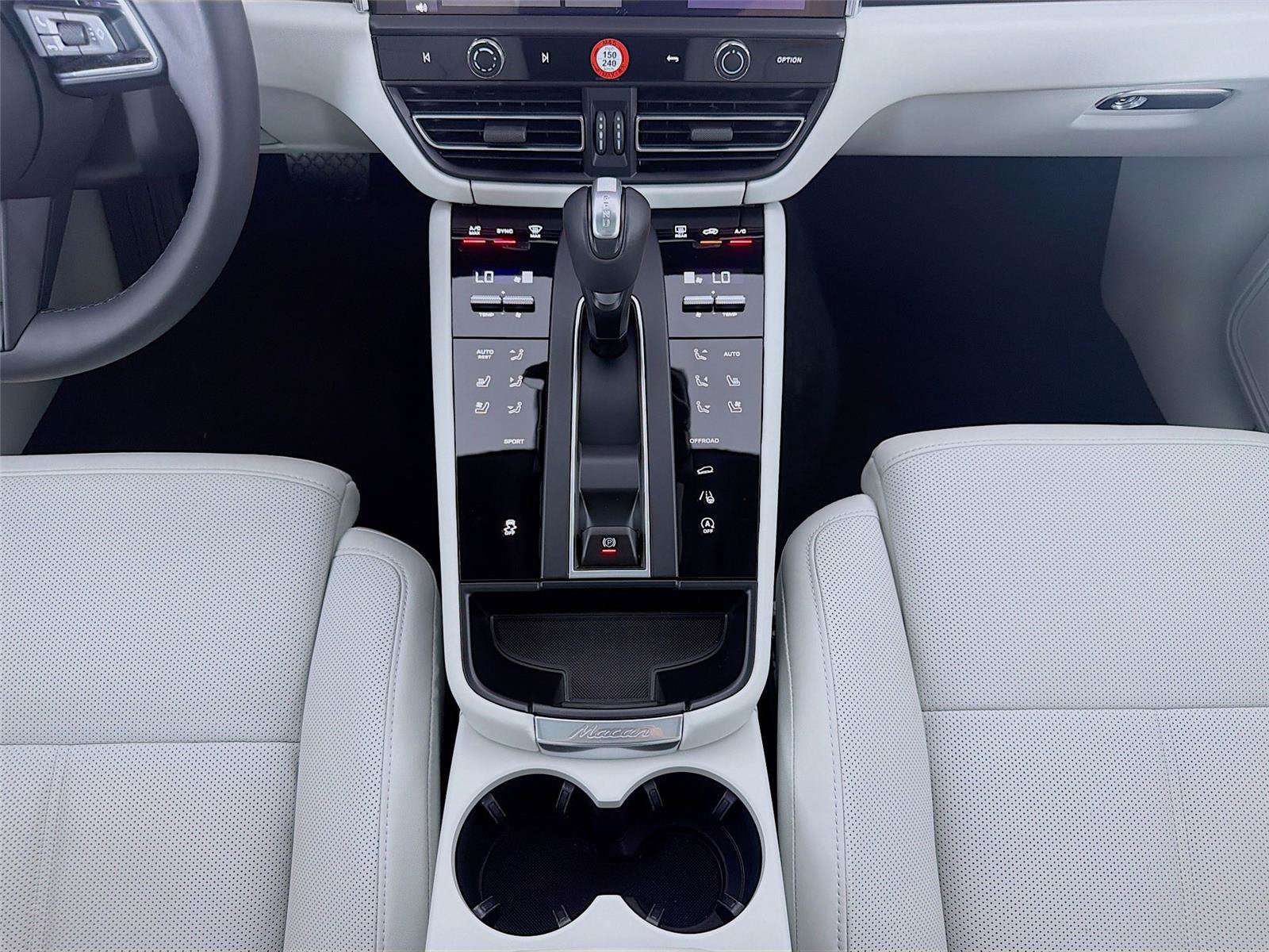 Certified 2026 Porsche Macan AWD/4WD image 20