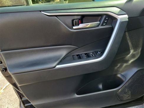 Used 2021 Toyota RAV4 XLE Premium image 12