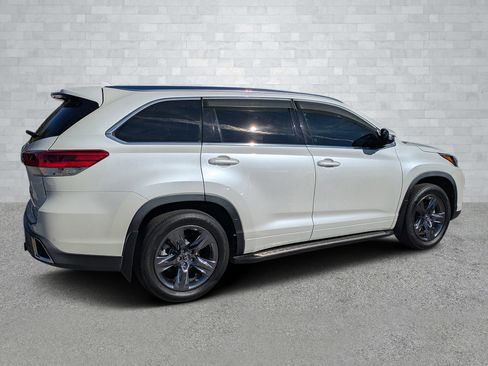 Used 2017 Toyota Highlander Limited Platinum image 5