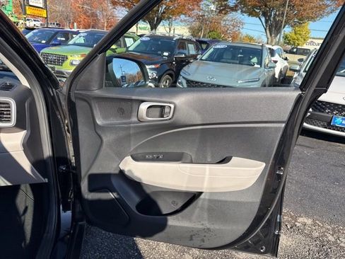 Certified 2023 Hyundai Venue SEL image 36