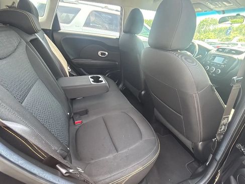 Used 2016 Kia Soul + FWD image 11