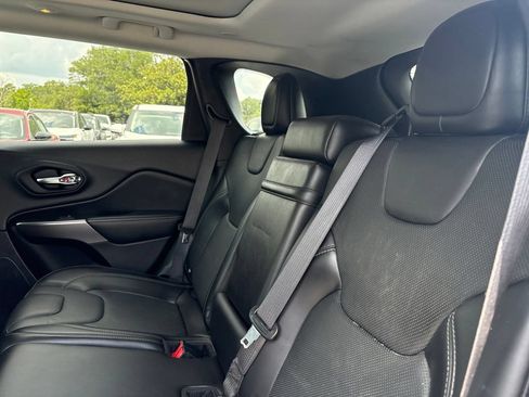 Used 2019 Jeep Cherokee Limited AWD/4WD image 20