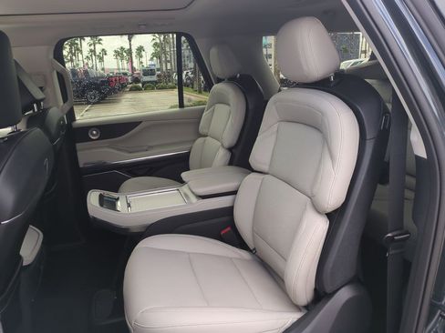 New 2025 Lincoln Navigator L Reserve AWD/4WD image 14