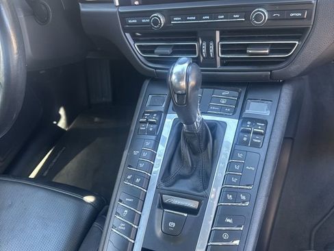 Used 2021 Porsche Macan image 20
