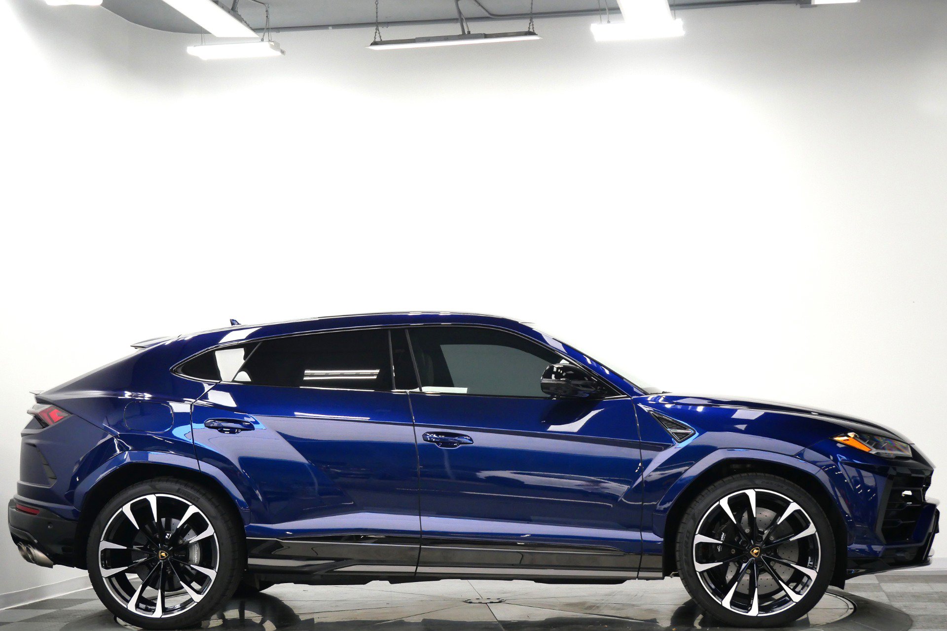 Used 2022 Lamborghini Urus AWD/4WD image 55