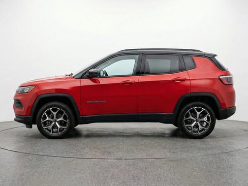 Used 2025 Jeep Compass Limited image 5
