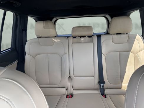 Used 2023 Jeep Grand Cherokee Limited w/ Luxury Tech Group II image 11