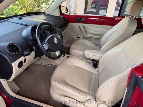 Used 2010 Volkswagen Beetle Convertible FWD image 7