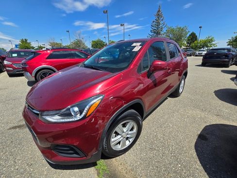 Used 2022 Chevrolet Trax LT w/ LT Convenience Package AWD/4WD image 1