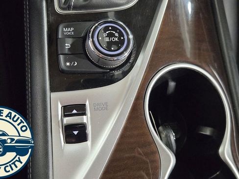 Used 2018 INFINITI Q50 Luxe w/ Essential Package (2.0T Luxe) image 19