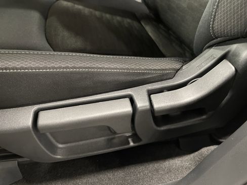 Used 2024 Nissan Pathfinder S image 10