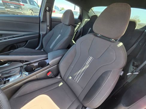 Used 2025 Hyundai Elantra SEL FWD image 12