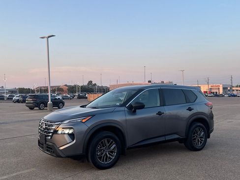 Certified 2024 Nissan Rogue S FWD image 11