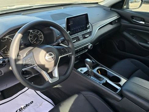 Used 2024 Nissan Altima 2.5 SV image 15
