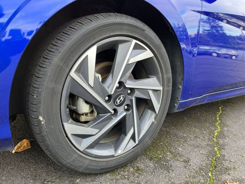 Used 2025 Hyundai Elantra SEL image 29