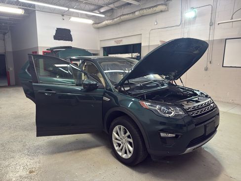 Used 2017 Land Rover Discovery Sport HSE image 8