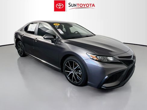 Used 2023 Toyota Camry SE FWD image 1