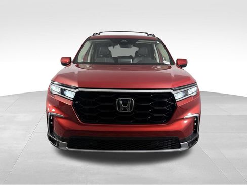 Used 2025 Honda Pilot Touring image 9
