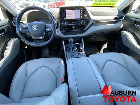 Used 2022 Toyota Highlander XLE AWD/4WD image 32