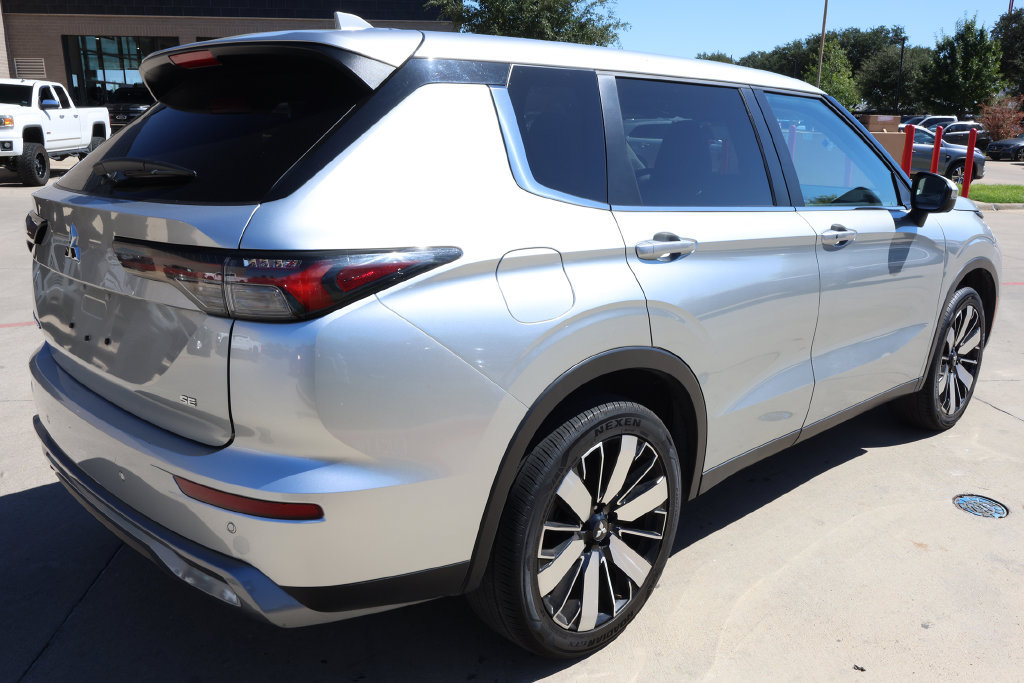 Used 2025 Mitsubishi Outlander SE FWD image 5