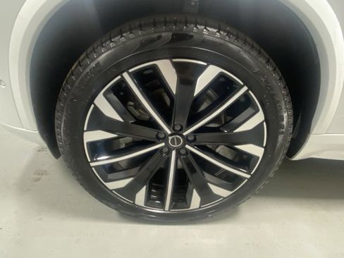 Certified 2025 Volvo XC90 B6 Plus image 5