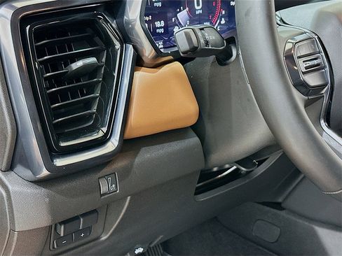 Used 2025 GMC Canyon AT4 image 10