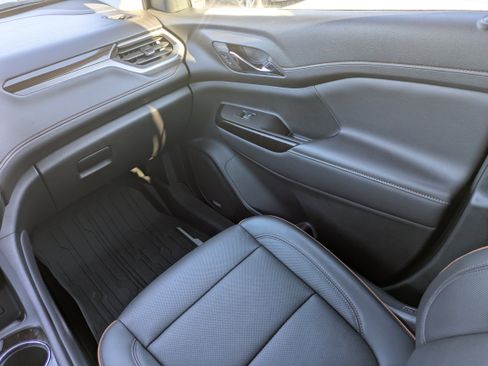 Used 2023 GMC Acadia AT4 w/ Preferred Package image 15