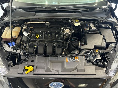 Used 2017 Ford Focus SE w/ Cold Weather Package FWD image 29