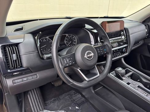 Used 2024 Nissan Pathfinder SV FWD image 12