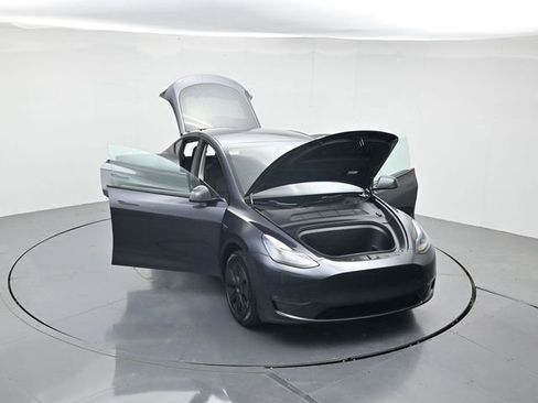Used 2025 Tesla Model Y Long Range AWD/4WD image 46