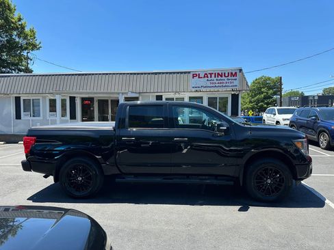 Used 2018 Nissan Titan SV w/ SV Convenience Package AWD/4WD image 5