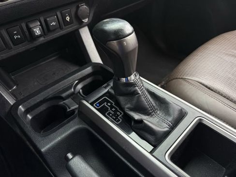 Used 2020 Toyota Tacoma Limited AWD/4WD image 22