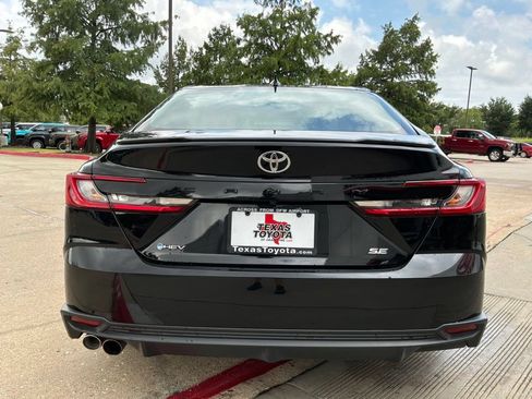 Used 2026 Toyota Camry SE FWD image 7