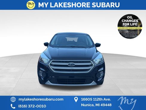 Used 2017 Ford Escape SE image 2