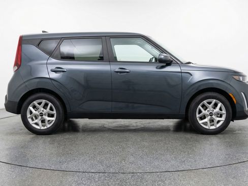 Used 2025 Kia Soul LX w/ LX Technology Package image 11