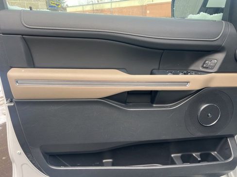 Used 2023 Ford Expedition Limited image 22