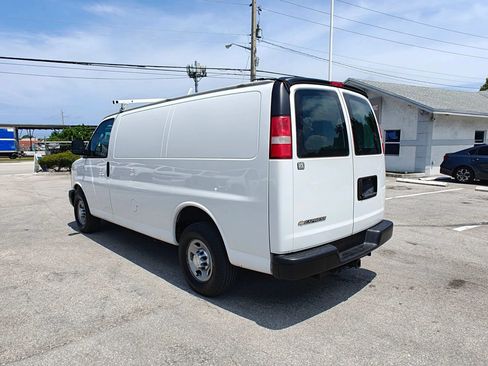 Used 2017 Chevrolet Express 2500 RWD image 5