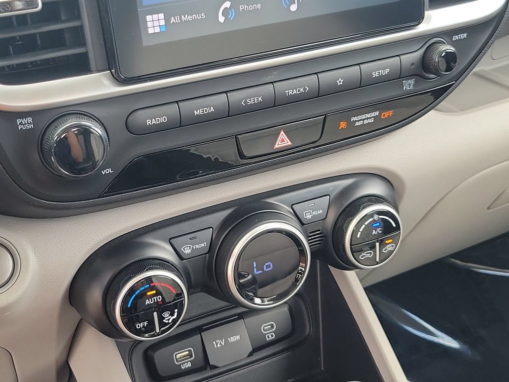 Used 2025 Hyundai Venue SEL FWD image 25