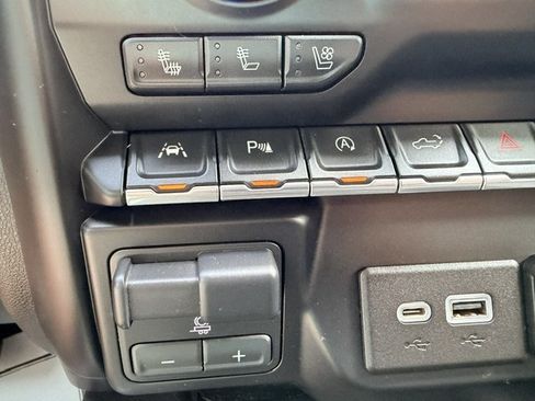 Used 2019 GMC Sierra 1500 SLT w/ SLT Premium Plus Package AWD/4WD image 29