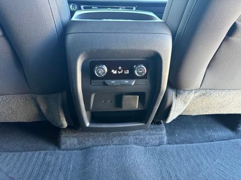 Certified 2024 Chevrolet Traverse LT FWD image 15