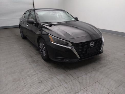 Used 2024 Nissan Altima 2.5 SV image 14