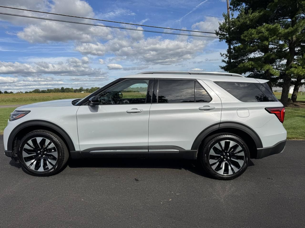 Used 2026 Ford Explorer Platinum w/ LUX Leather Package AWD/4WD image 3