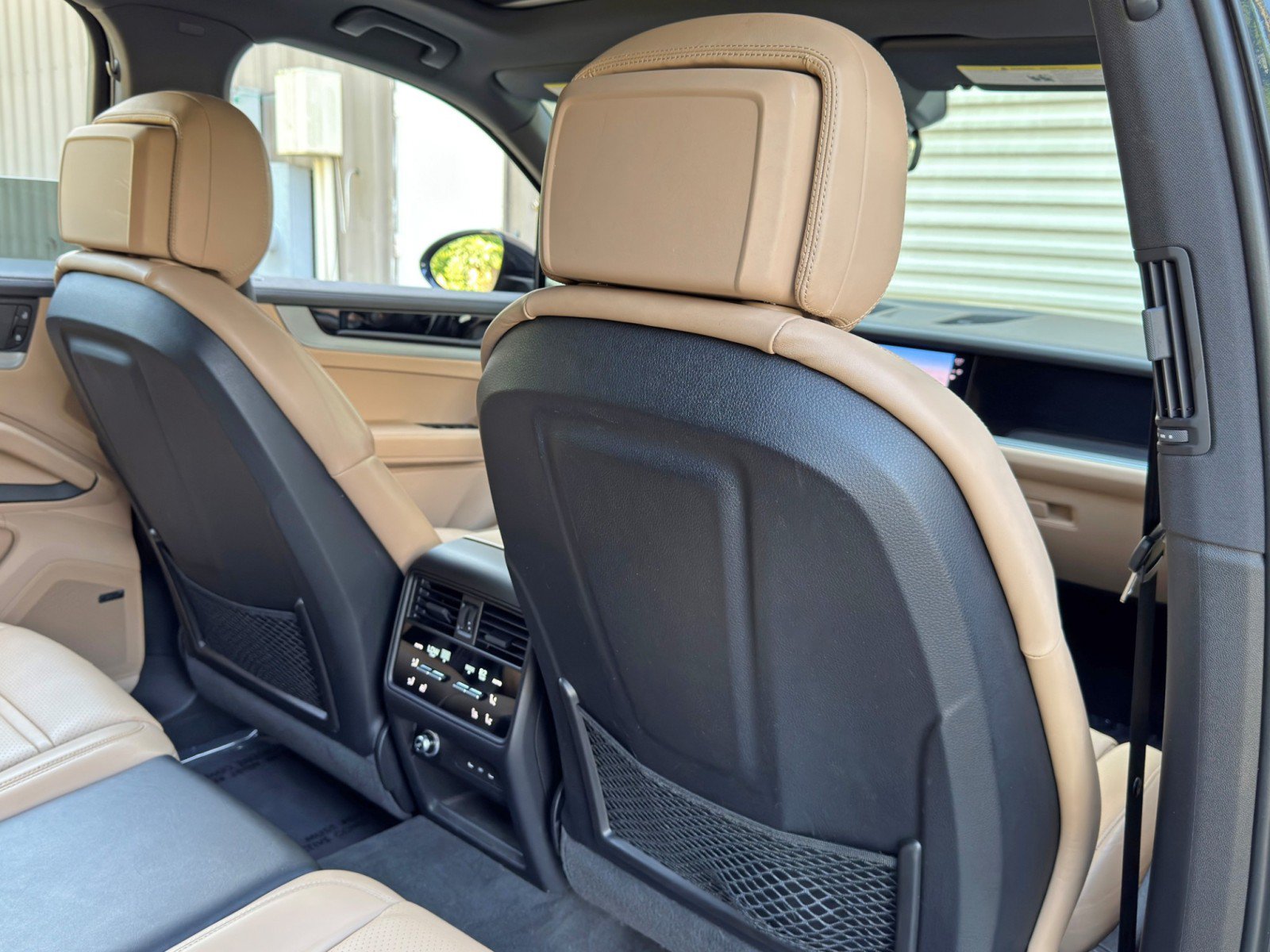 Used 2024 Porsche Cayenne AWD/4WD image 39