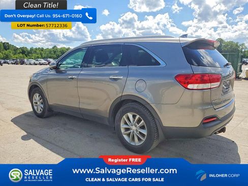 Used 2017 Kia Sorento AWD w/ LX Convenience Package image 3