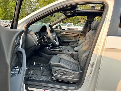 Used 2024 Audi Q5 e Prestige w/ Prestige Package image 16